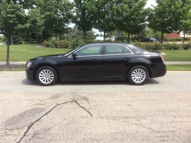 Chrysler 300 2012 photo 8
